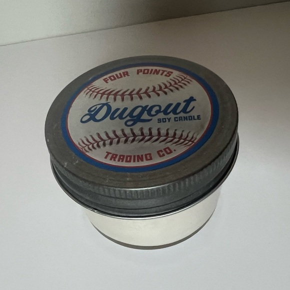 NEW Four Points Trading Company Dugout Dirt 4oz Soy Candle with Baseball Design - Picture 3 of 4
